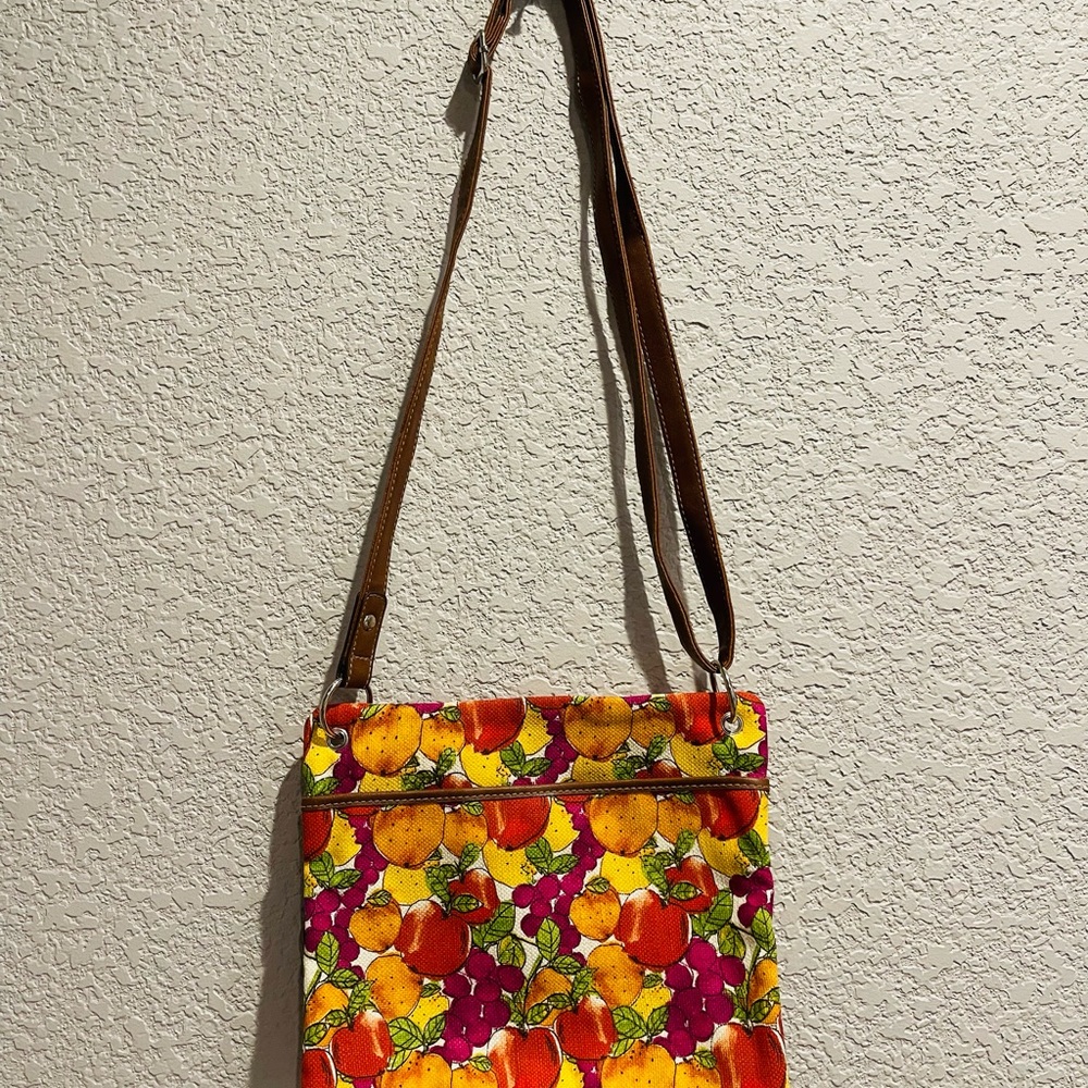 Relic vintage inspired vibrant pink fruit pattern crossbody purse - Picture 2 of 10